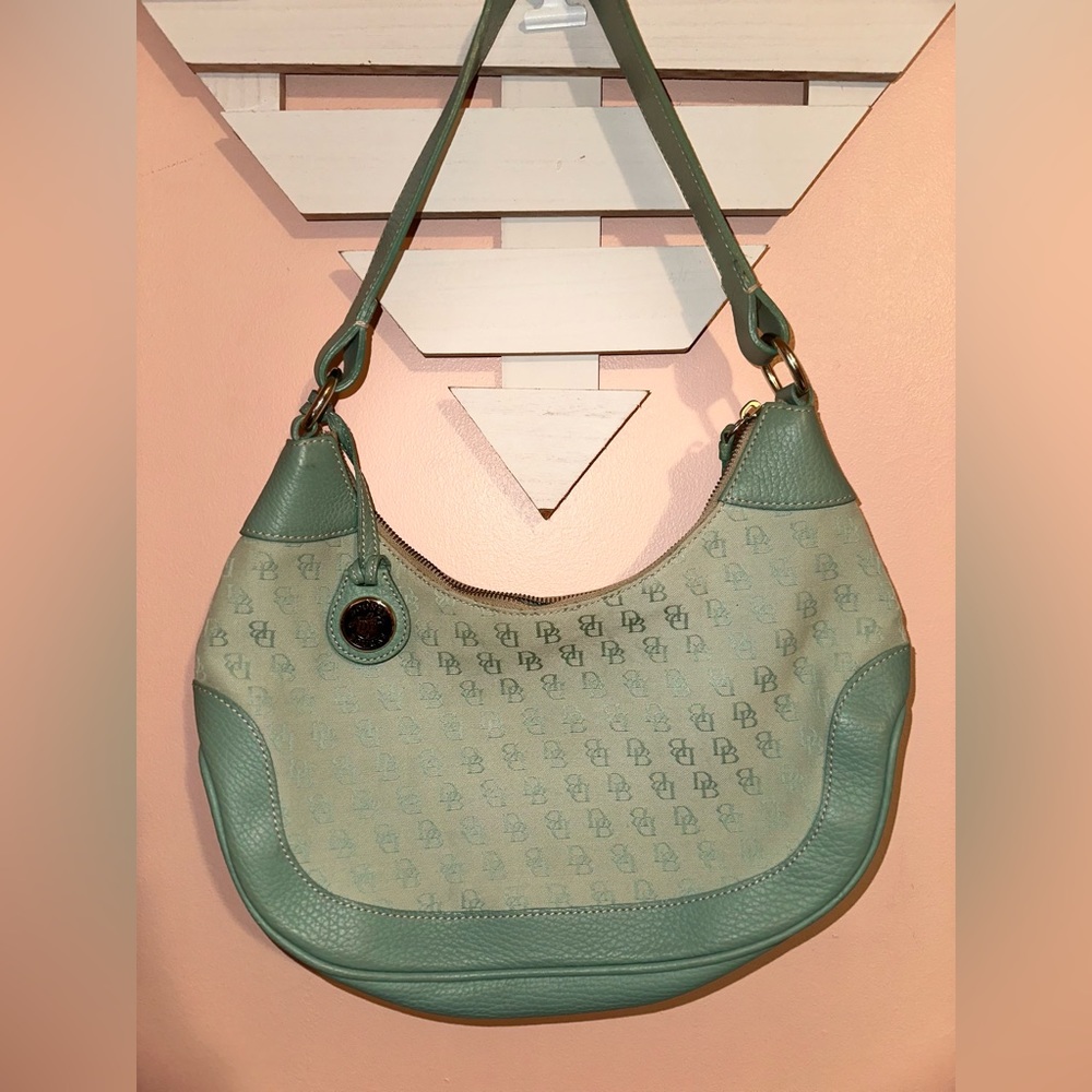 Dooney & Bourke hand bag